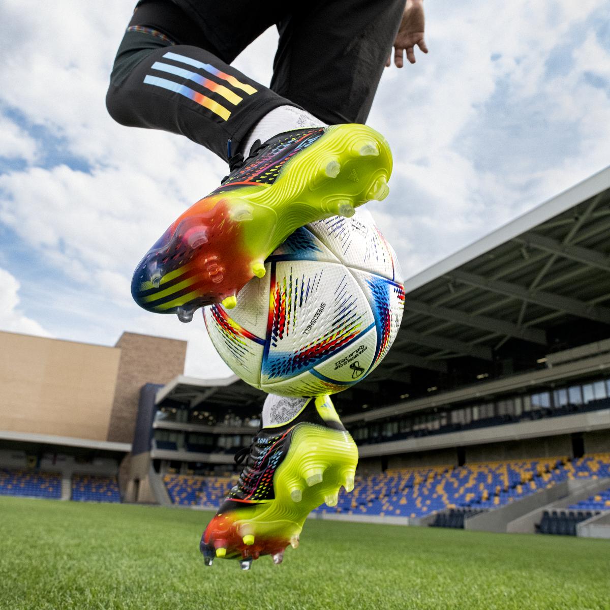 product/a/d/adidas_gw3605_12_footwear_photography_heromrktng_view_1_white_000.jpg