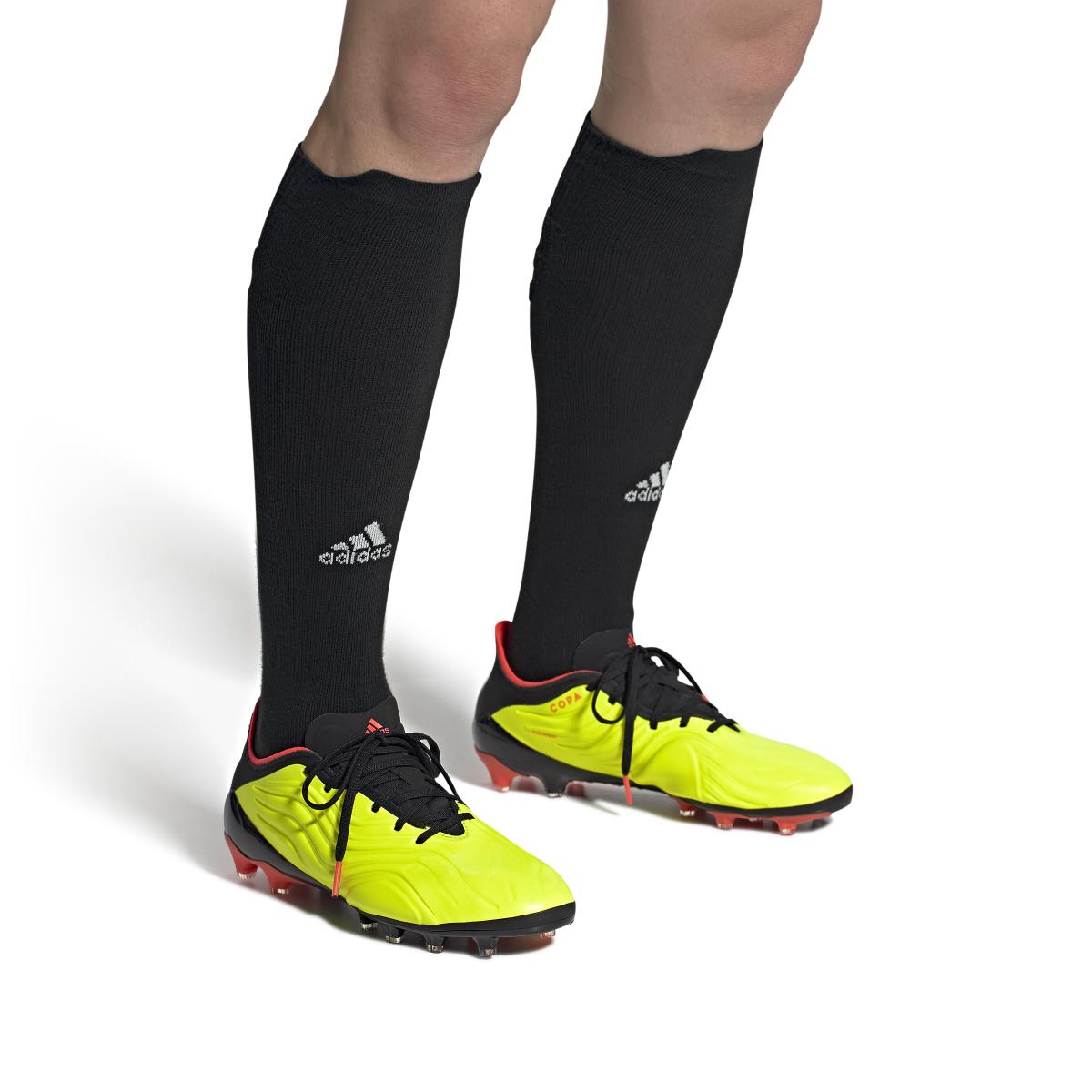 product/a/d/adidas_gz1354_10_footwear_on_model_front_view_white_000.jpg