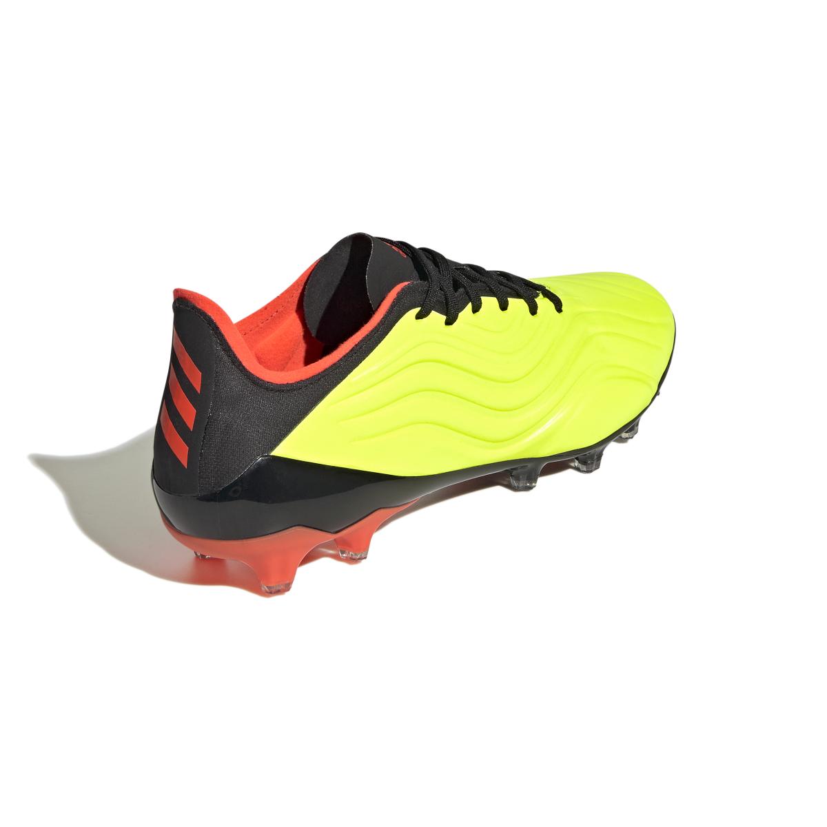 product/a/d/adidas_gz1354_6_footwear_photography_back_lateral_top_view_white_000.jpg