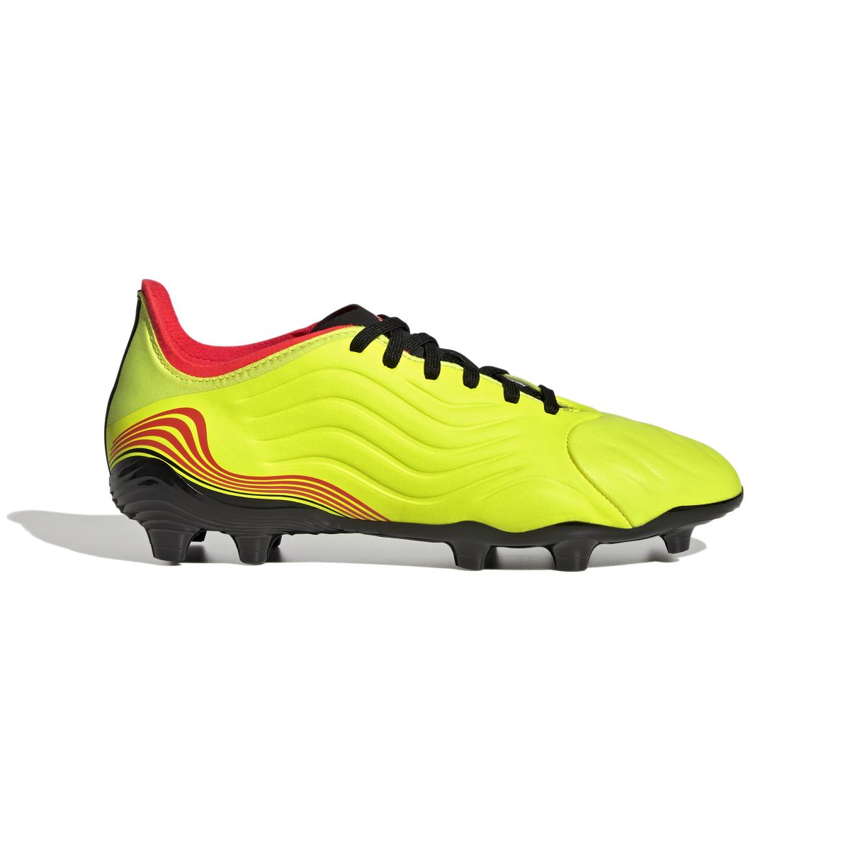 product/a/d/adidas_gz1380_1_footwear_photography_side_lateral_center_view_white_000.jpg