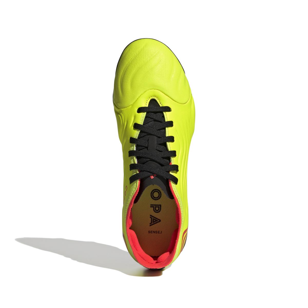 product/a/d/adidas_gz1380_2_footwear_photography_top_portrait_view_white_000.jpg
