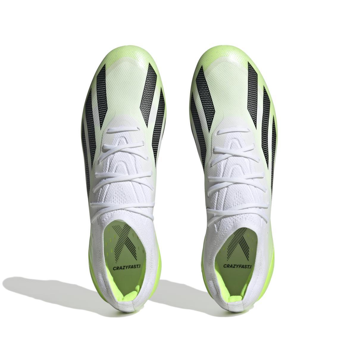 product/a/d/adidas_hq4516_2_footwear_photography_top_portrait_view_white_nw.jpg