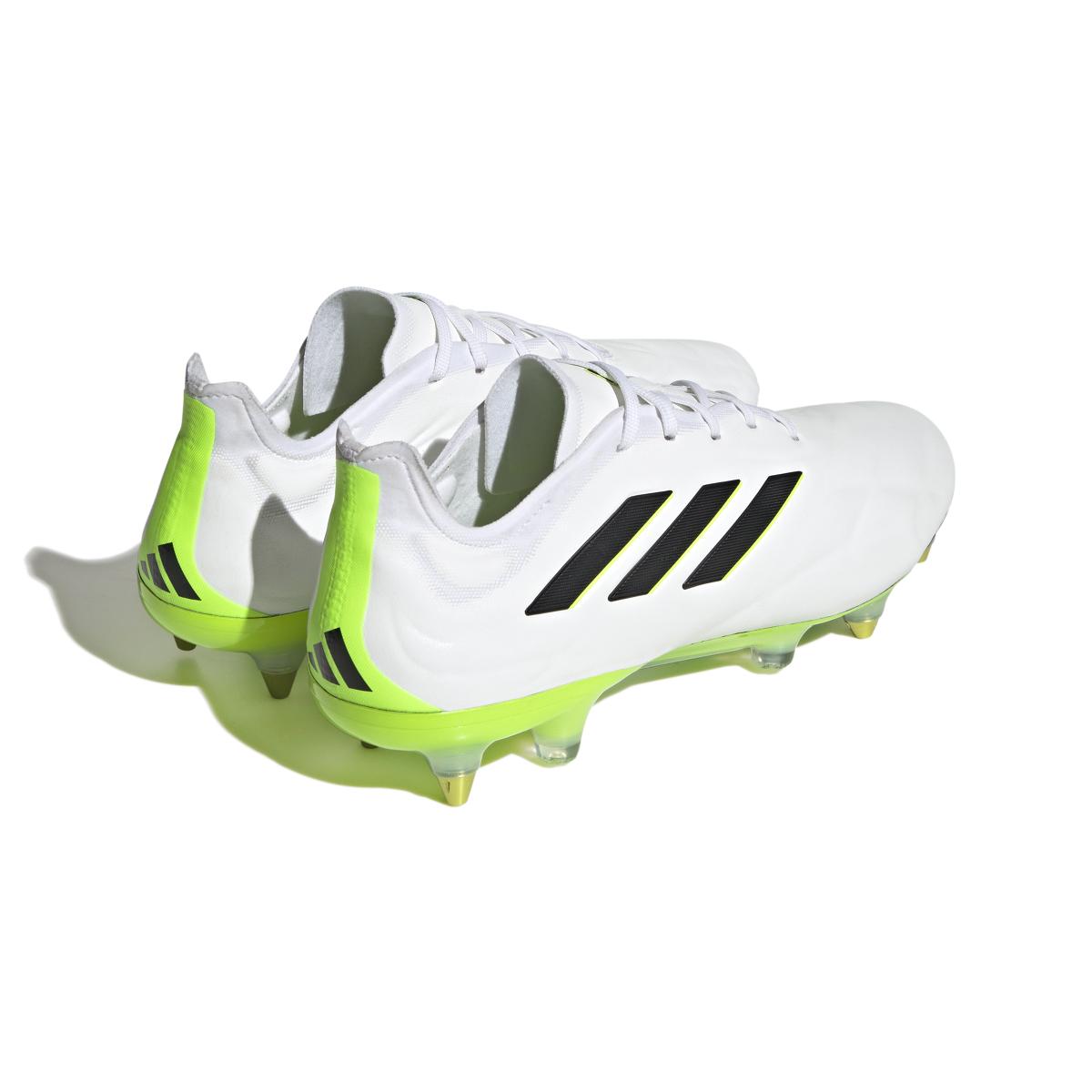 product/a/d/adidas_hq8975_6_footwear_photography_back_lateral_top_view_white.jpg