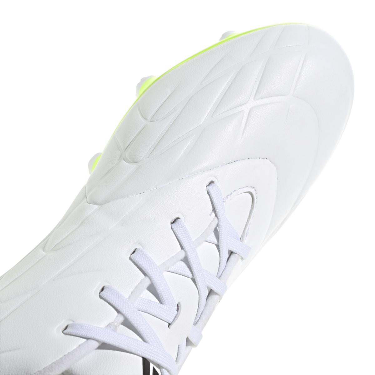product/a/d/adidas_hq8984_8_footwear_photography_detail_view_2_white.jpg