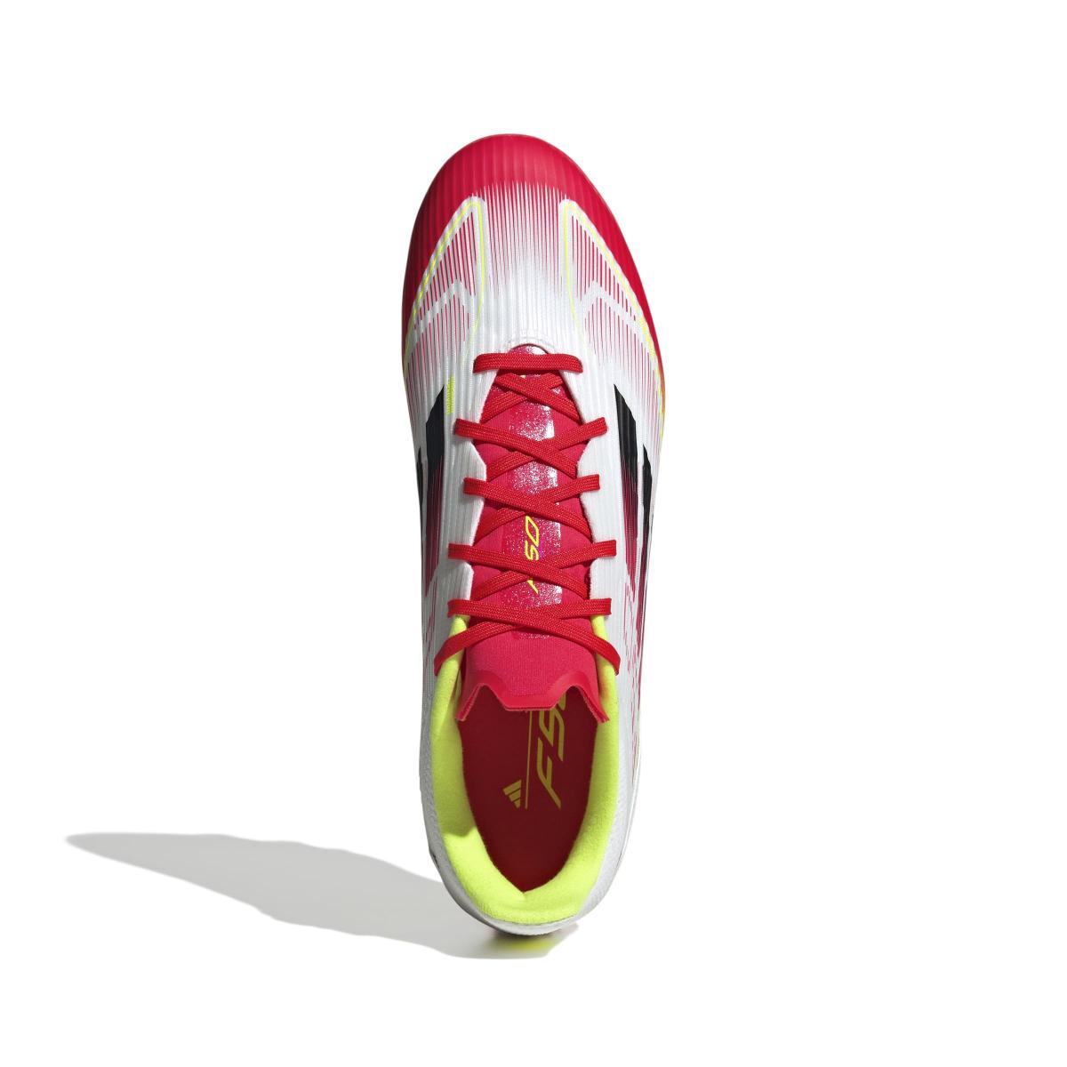product/a/d/adidas_ie1235_2_footwear_photography_top_portrait_view_white-nw091625.jpg