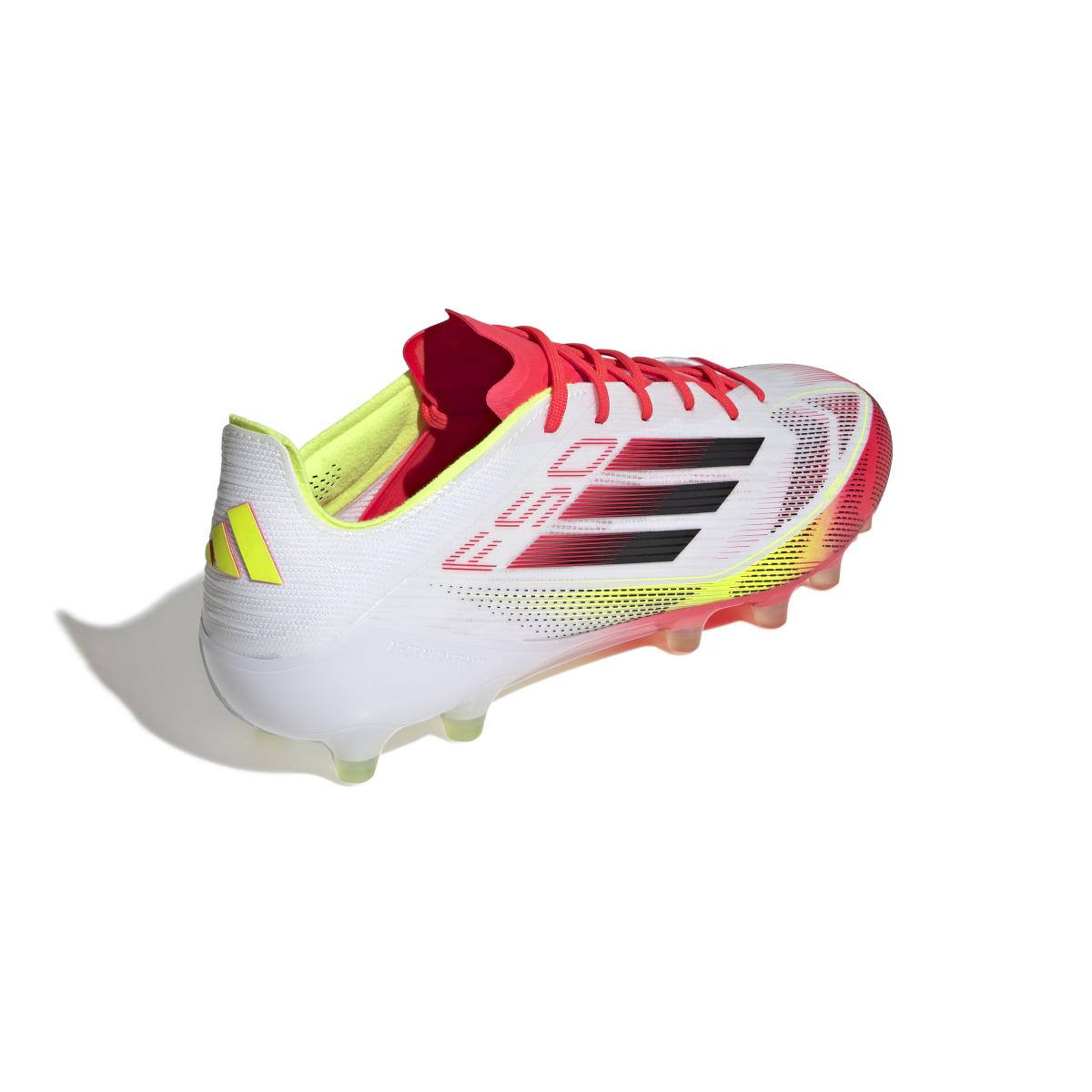 product/a/d/adidas_ie1265_6_footwear_photography_back_lateral_top_view_white.jpg