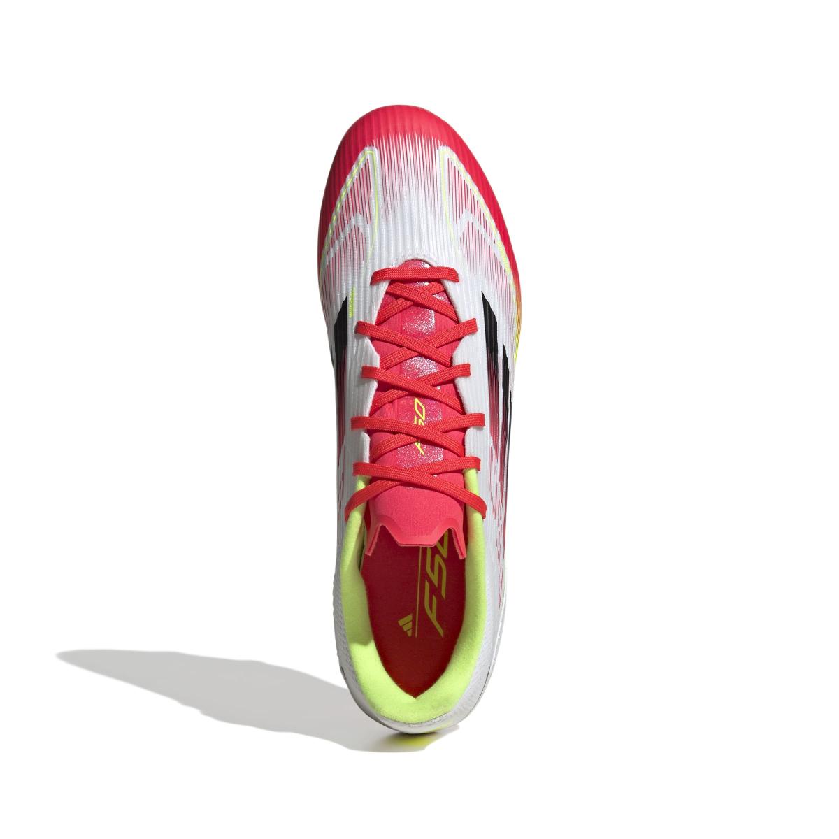 product/a/d/adidas_ie1289_2_footwear_photography_top_portrait_view_white-nw091625.jpg