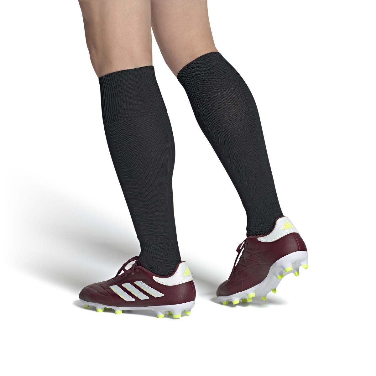 product/a/d/adidas_ie7491_10_footwear_on_model_front_view_white-030824.jpg