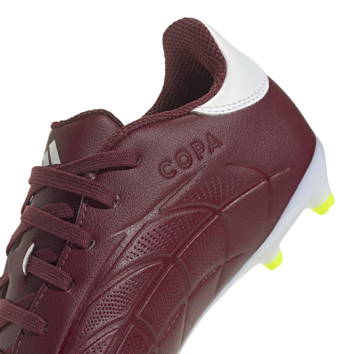 product/a/d/adidas_ie7494_8_footwear_photography_detail_view_2_white-030824.jpg