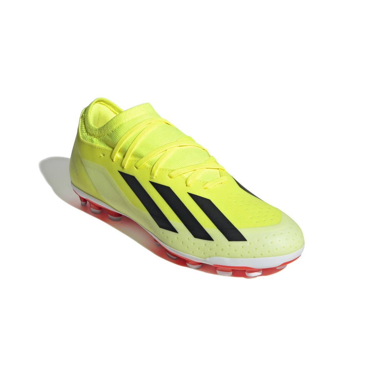 product/a/d/adidas_if0677_5_footwear_photography_front_lateral_top_view_white-030824.jpg