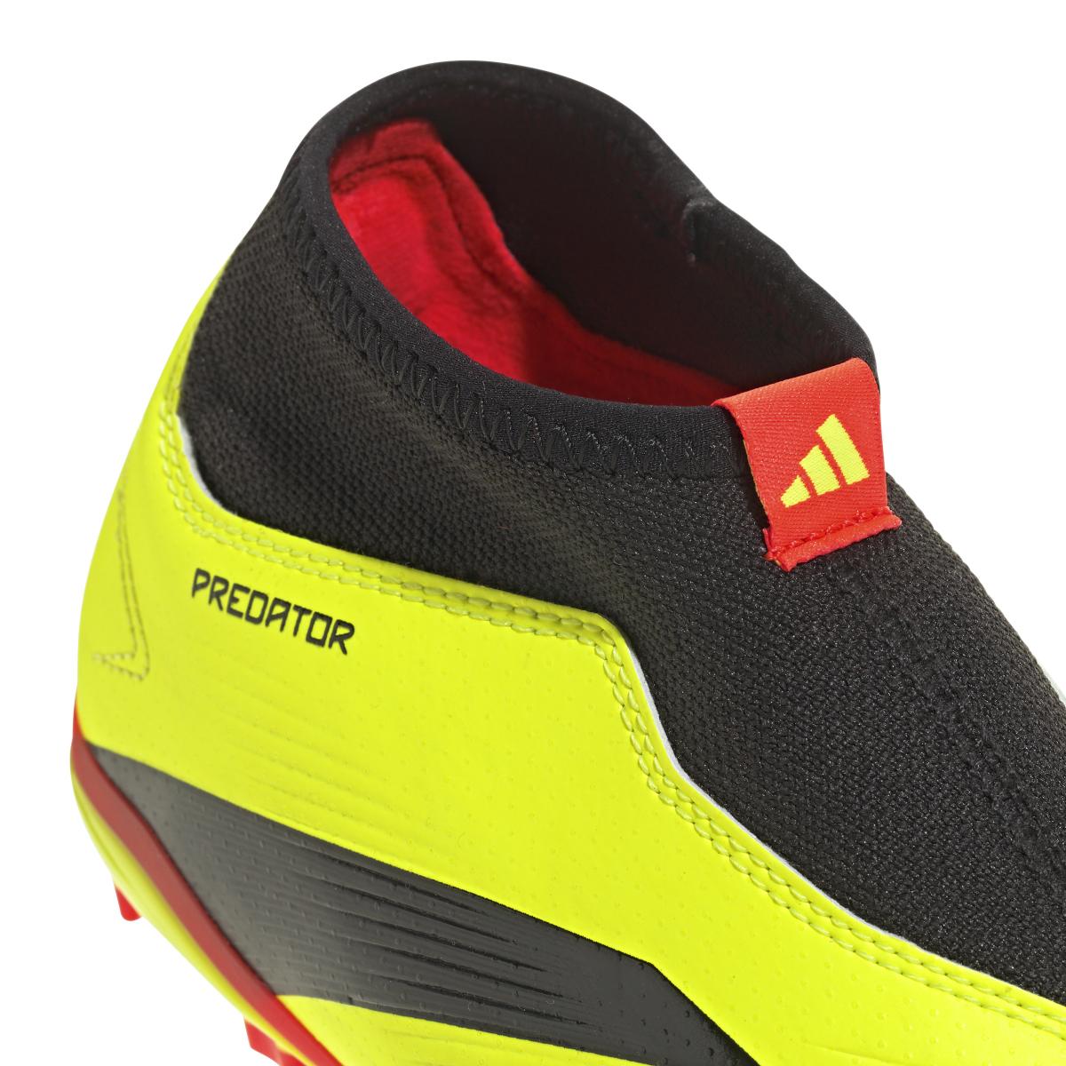 product/a/d/adidas_ig7755_7_footwear_photography_detail_view_1_white.jpg