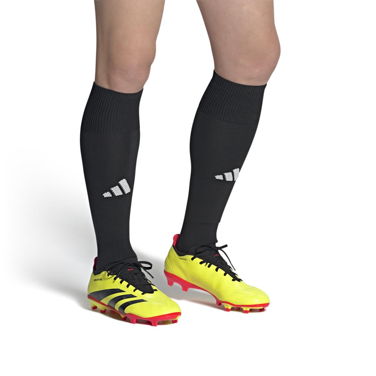 product/a/d/adidas_ig7761_10_footwear_on_model_front_view_white.jpg