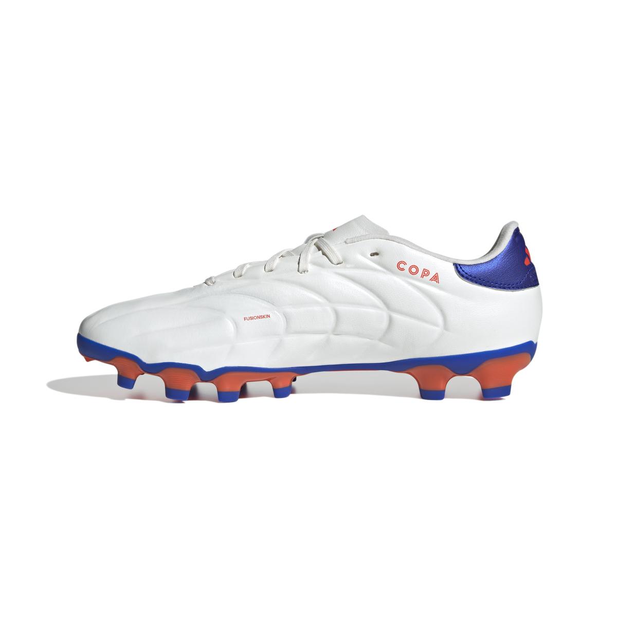 product/a/d/adidas_ig8686_4_footwear_photography_side_medial_center_view_white.jpg