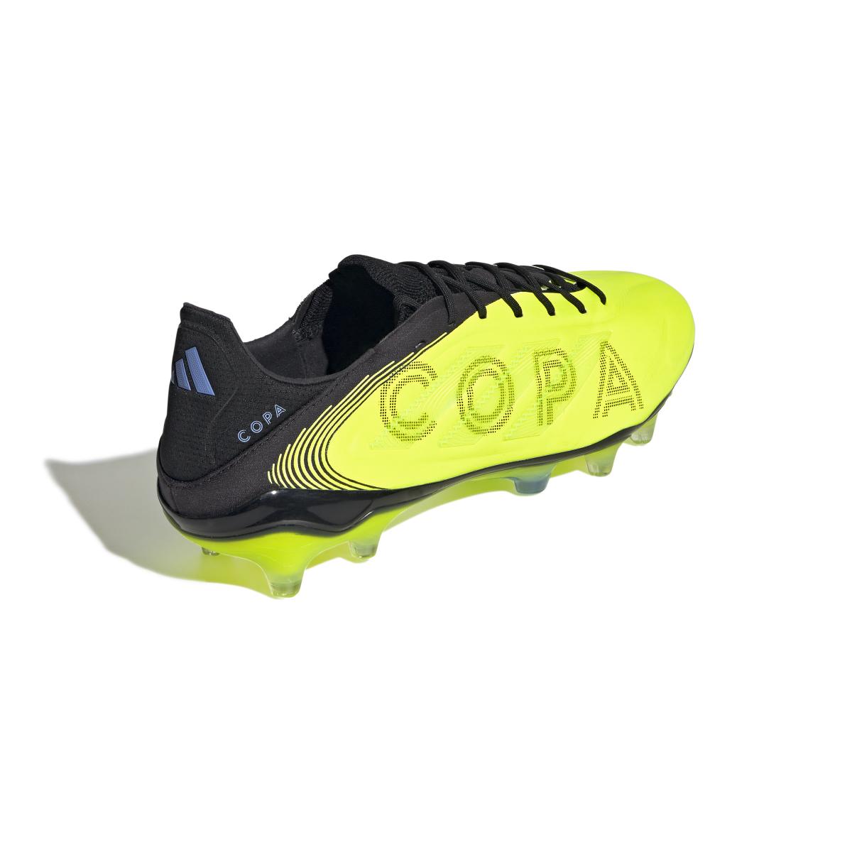 product/a/d/adidas_ih0072_6_footwear_photography_back_lateral_top_view_white.jpg