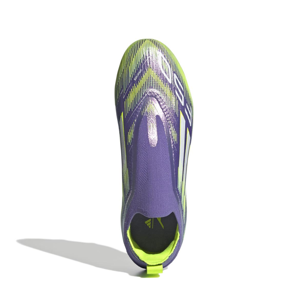 product/a/d/adidas_jh7709_2_footwear_photography_top_portrait_view_white.jpg