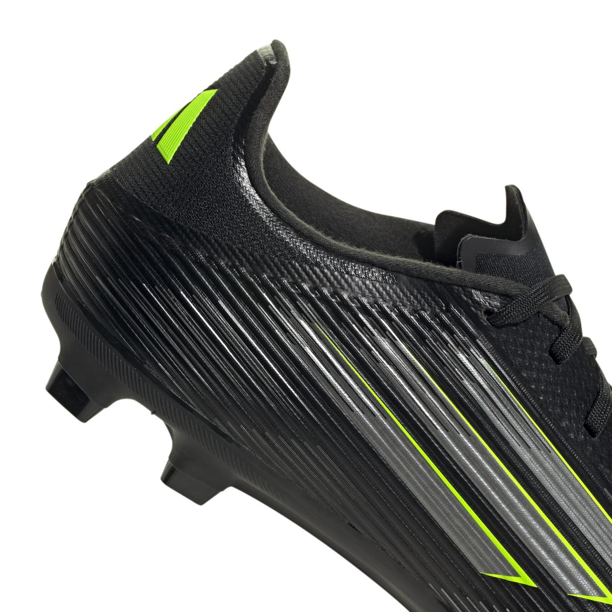 product/a/d/adidas_ji0007_8_footwear_photography_detail_view_2_white.jpg