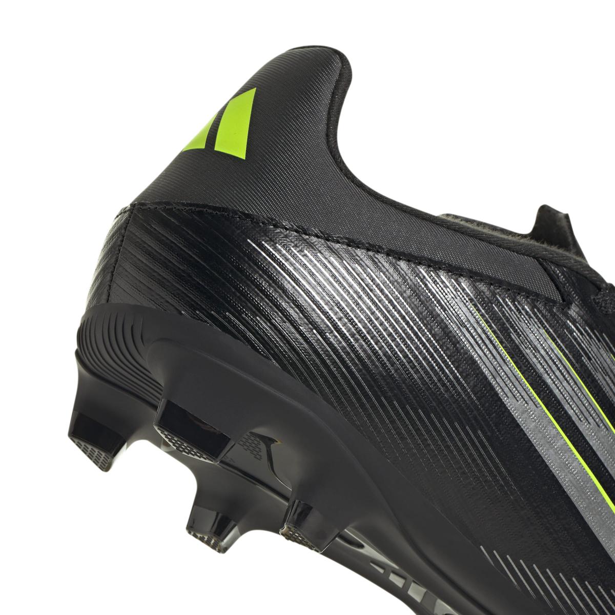 product/a/d/adidas_ji0047_8_footwear_photography_detail_view_2_white.jpg
