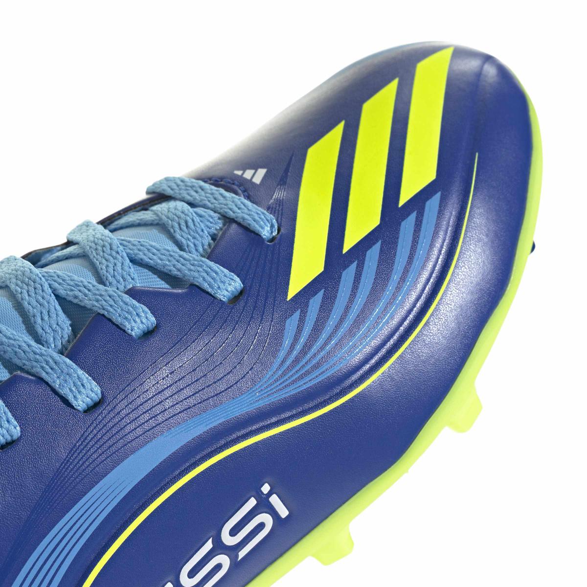 product/a/d/adidas_jp7455_8_footwear_photography_detail_view_2_white.jpg