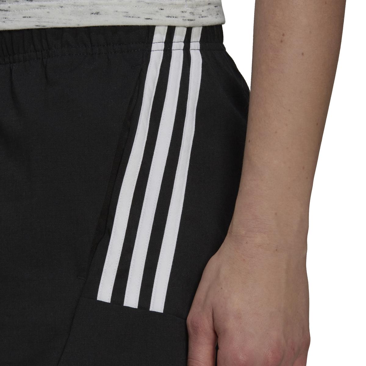 product/h/2/h21576_app_on-model_detail-1_white.jpg
