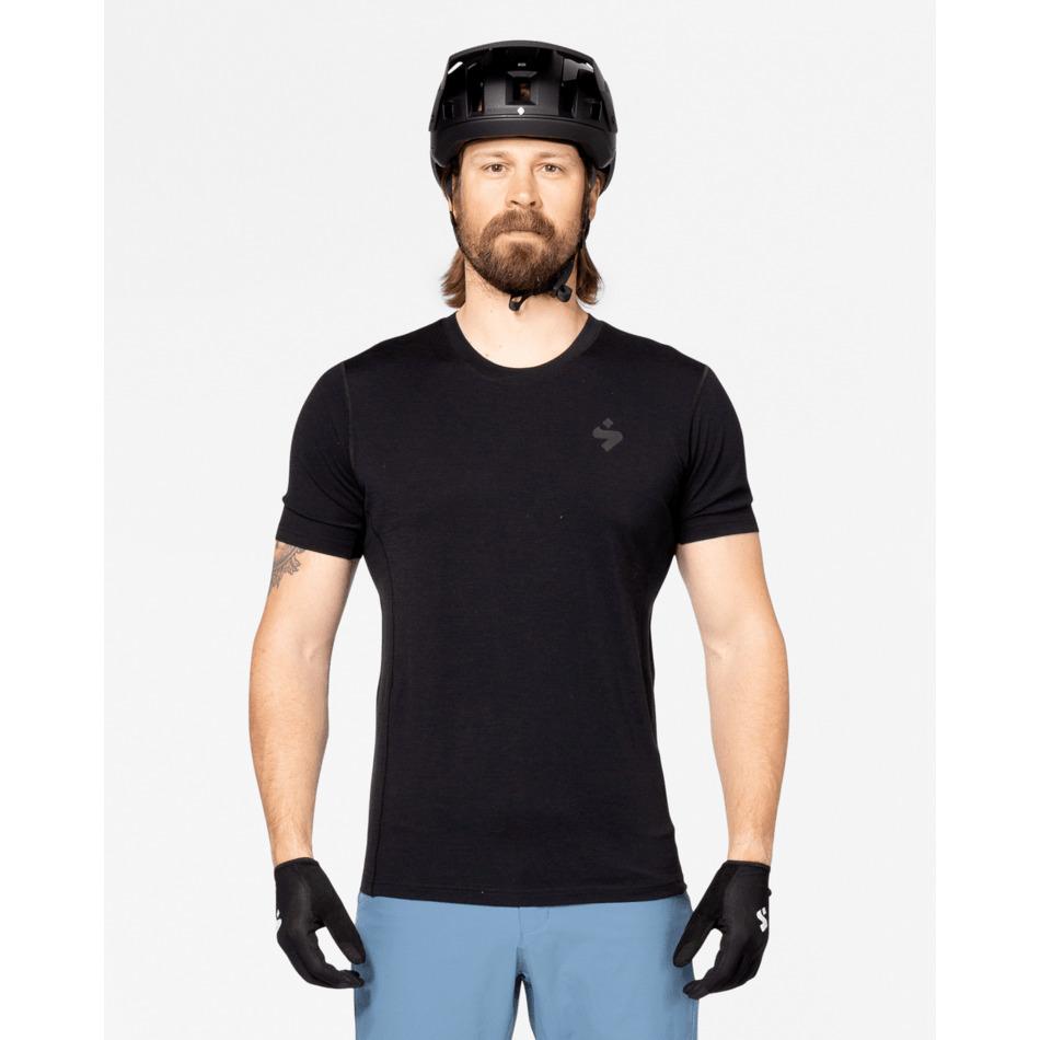 product/s/w/sweet-protection_820384-99901_black_3.jpg