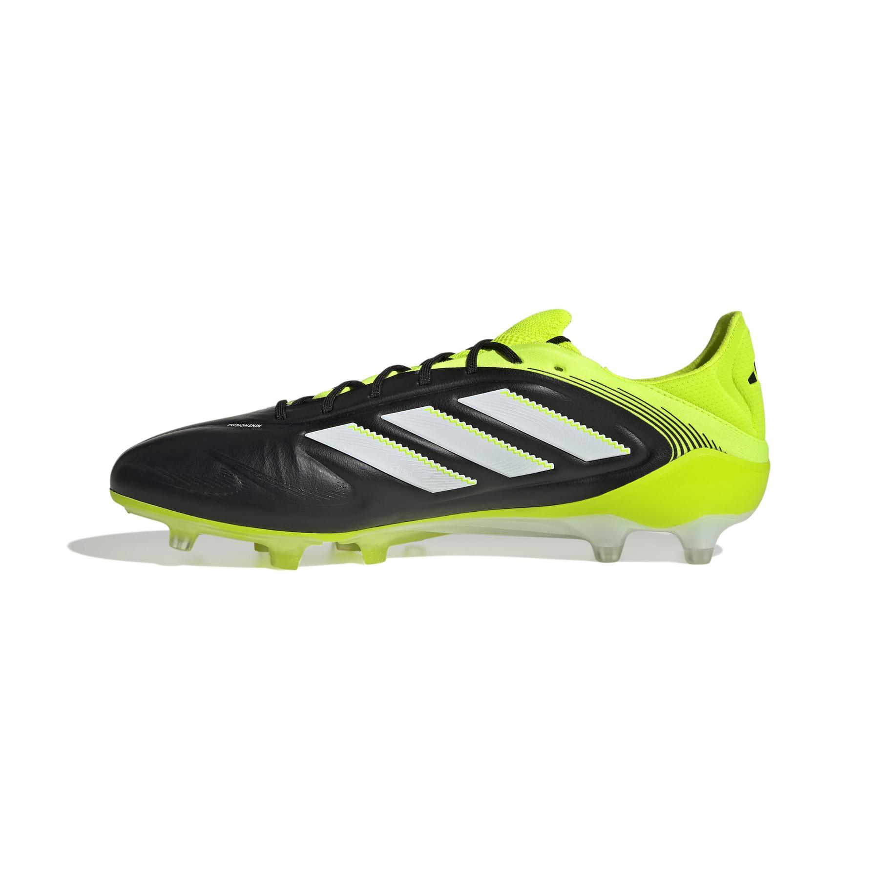 product/2/0/2025_adidas_jr2820_4_footwear_photography_side_medial_center_view_white.jpg