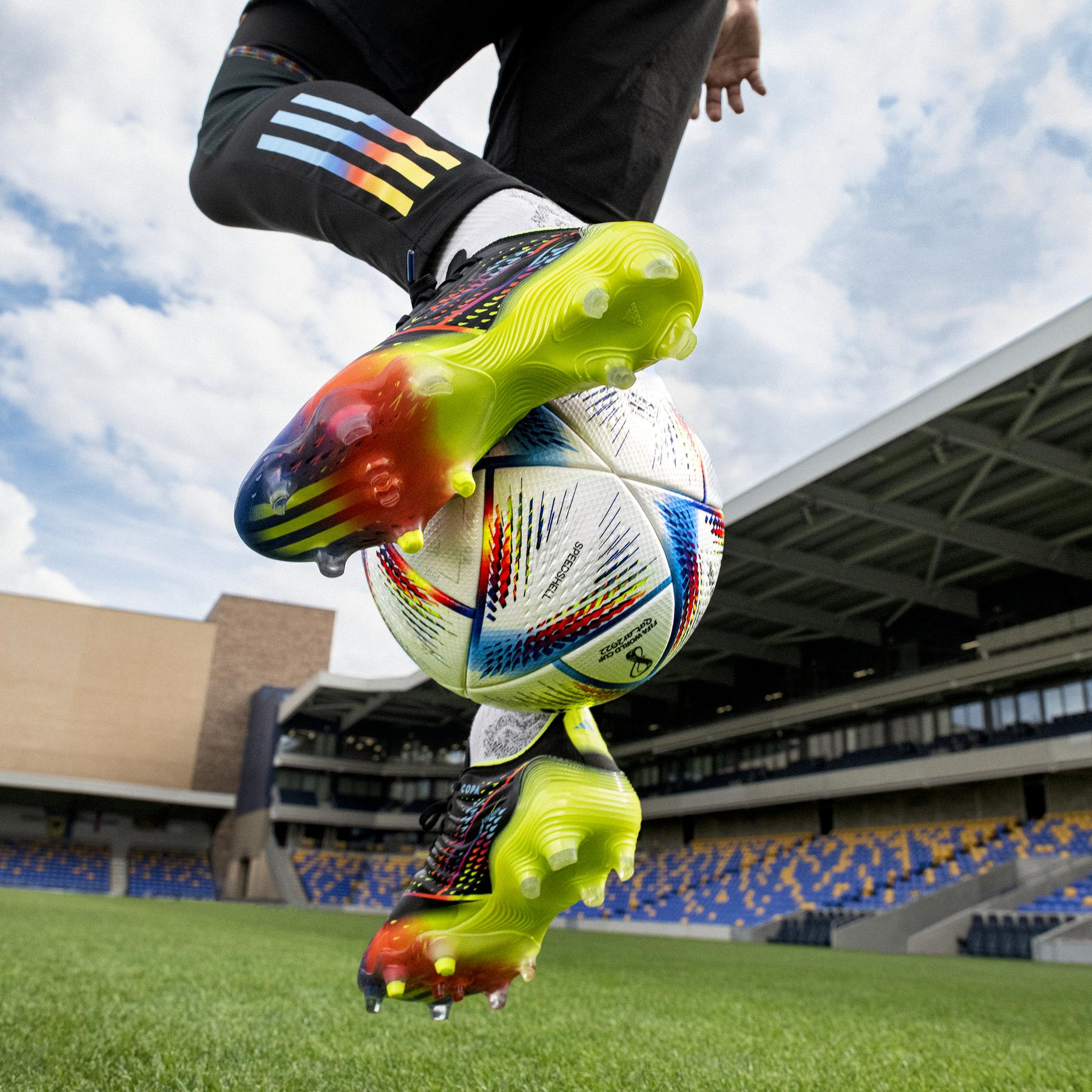 product/a/d/adidas_gw3605_12_footwear_photography_heromrktng_view_1_white_000.jpg