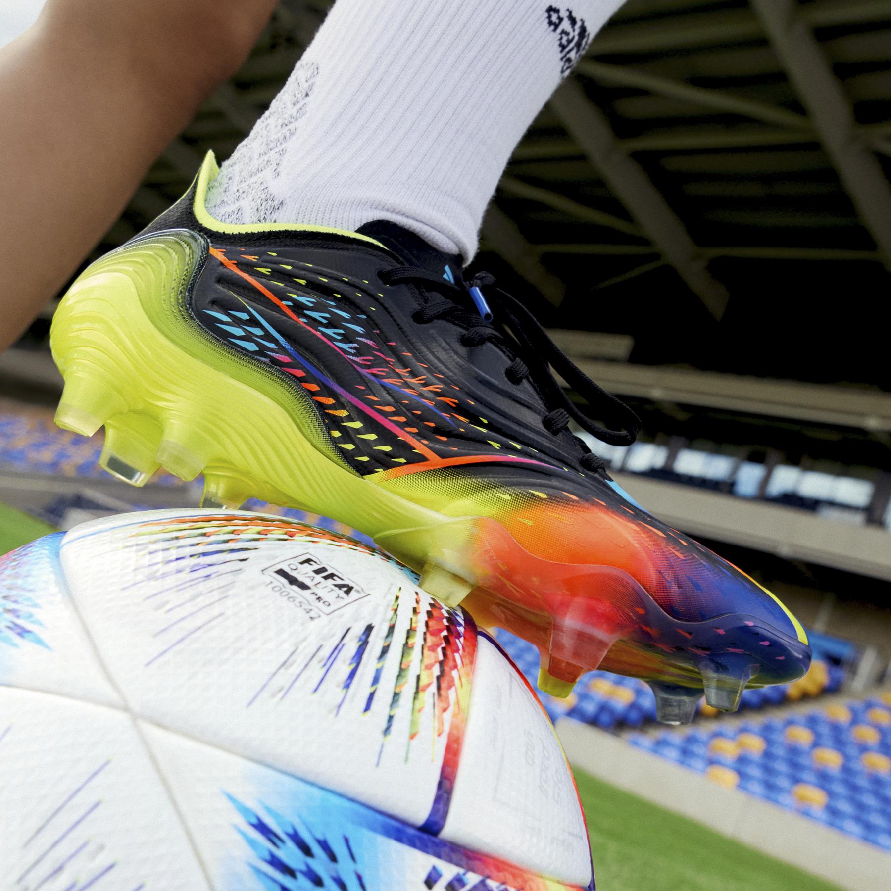 product/a/d/adidas_gw3605_14_footwear_photography_highlight_view_1_white_000.jpg