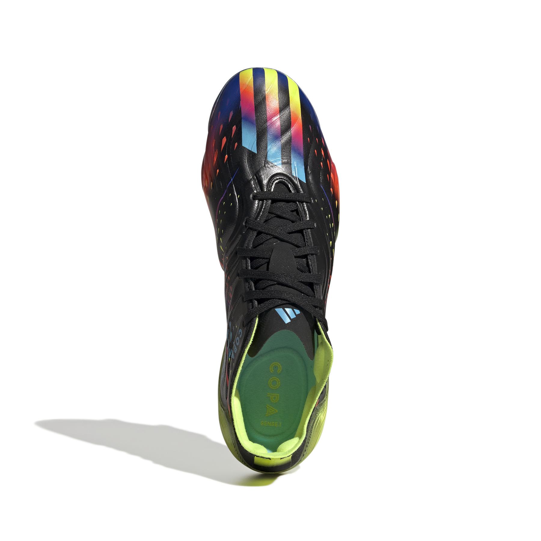 product/a/d/adidas_gw3605_2_footwear_photography_top_portrait_view_white_000.jpg