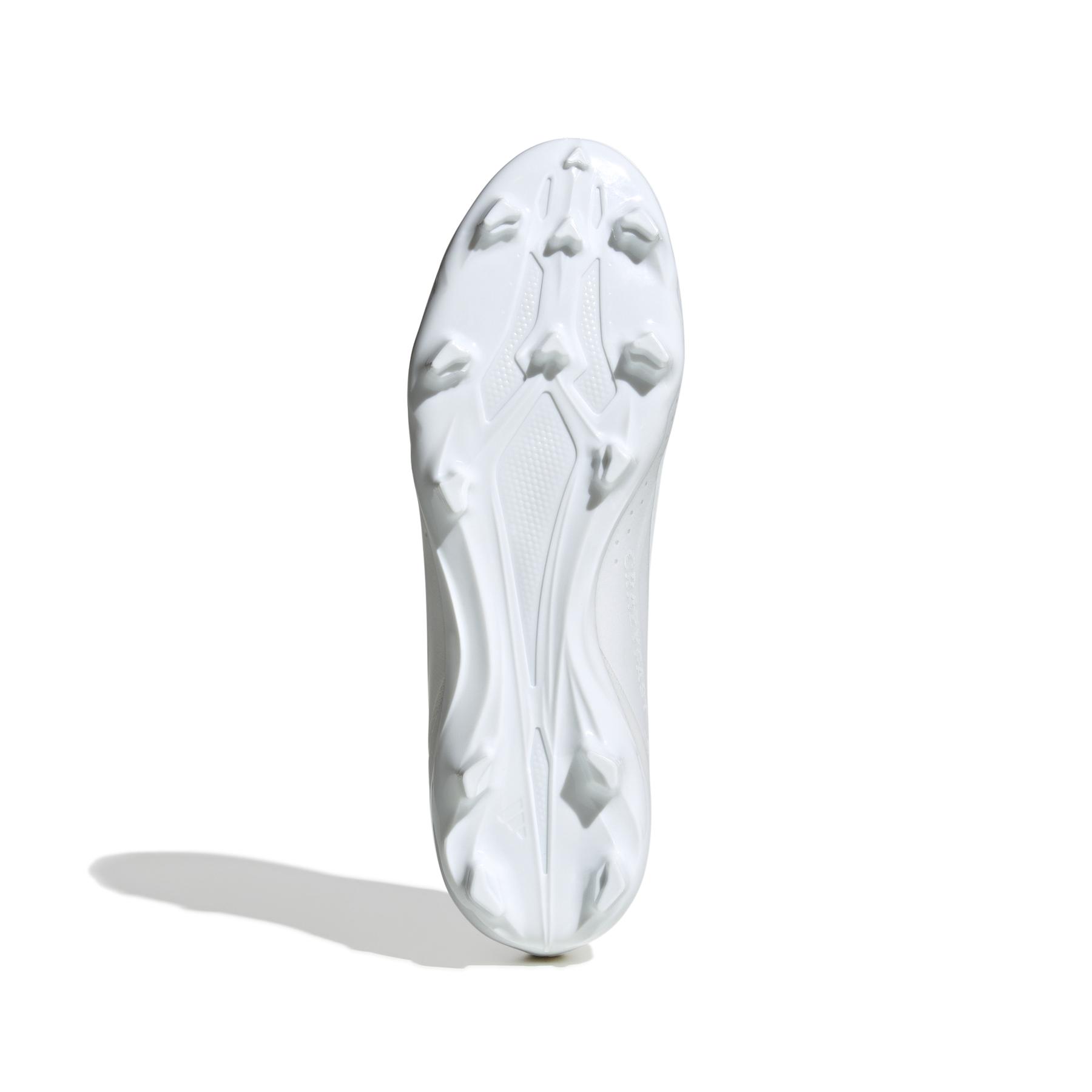 product/a/d/adidas_gy7426_3_footwear_photography_bottom_view_white_bv.jpg