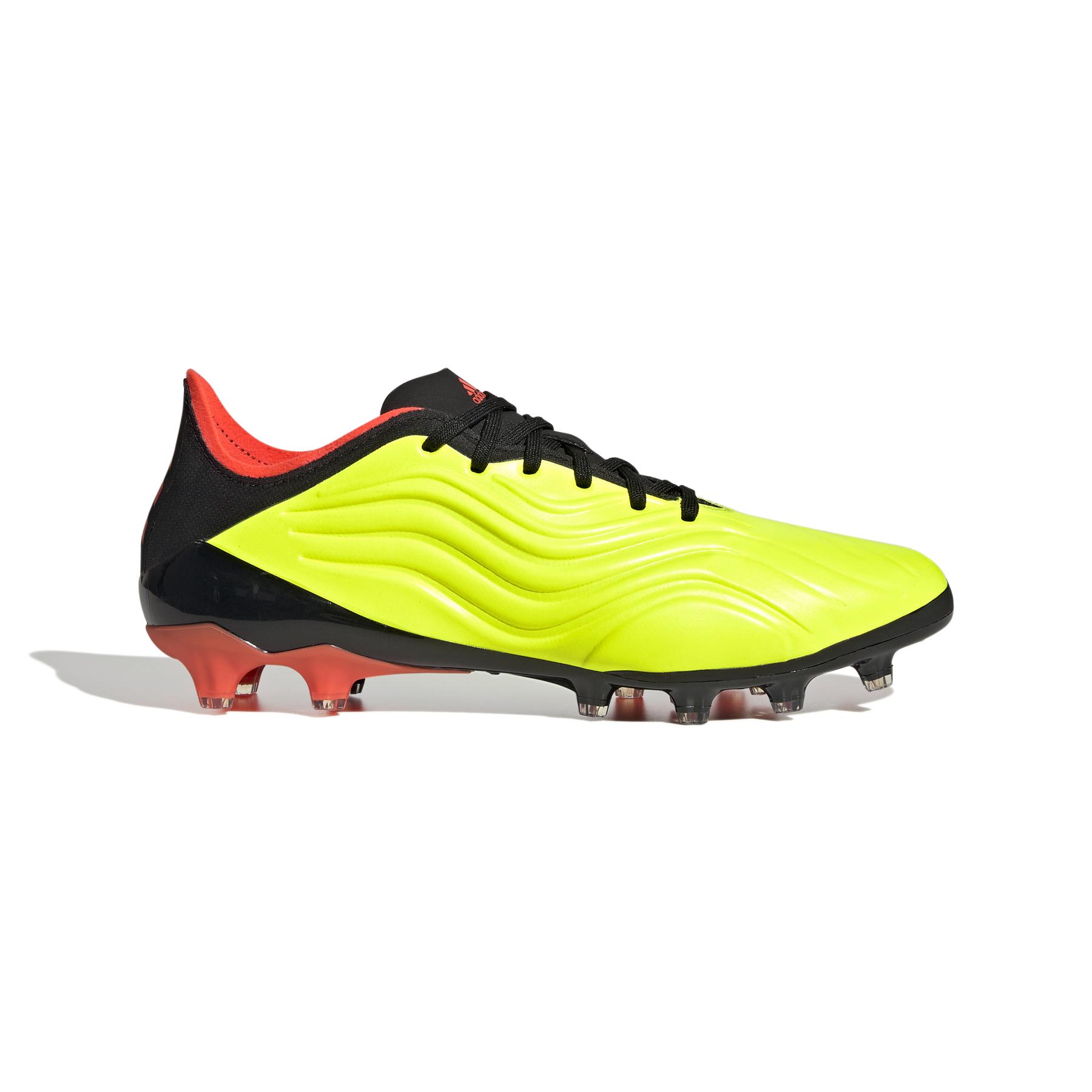 product/a/d/adidas_gz1354_1_footwear_photography_side_lateral_center_view_white_000.jpg