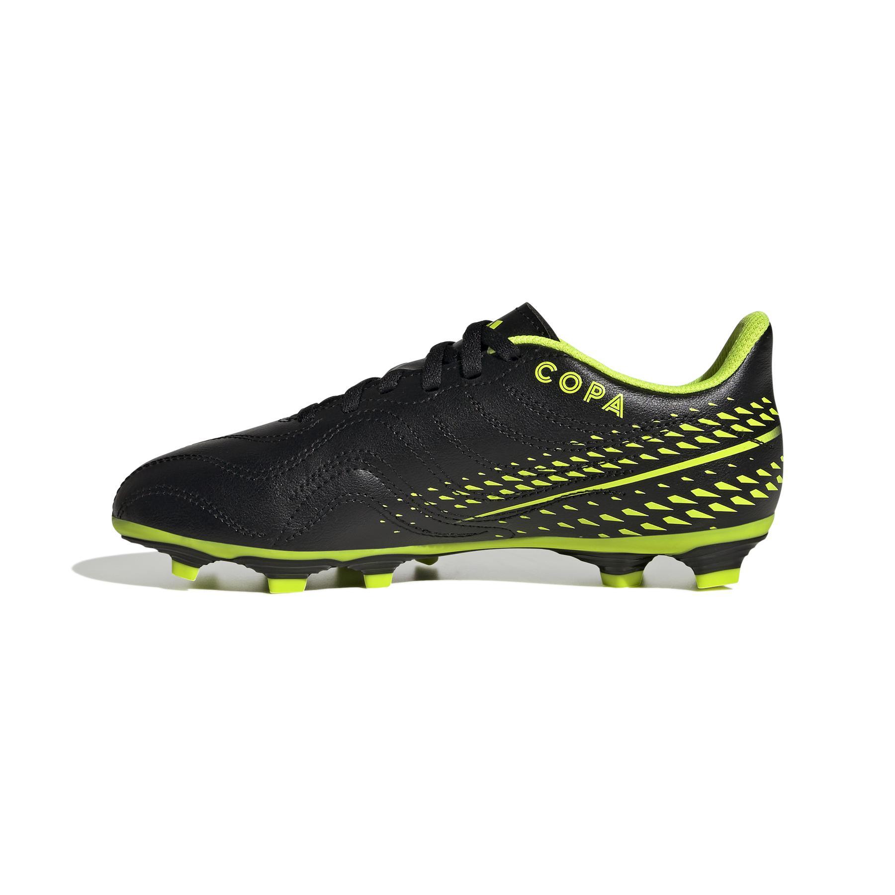 product/a/d/adidas_gz1377_4_footwear_photography_side_medial_center_view_white_000.jpg