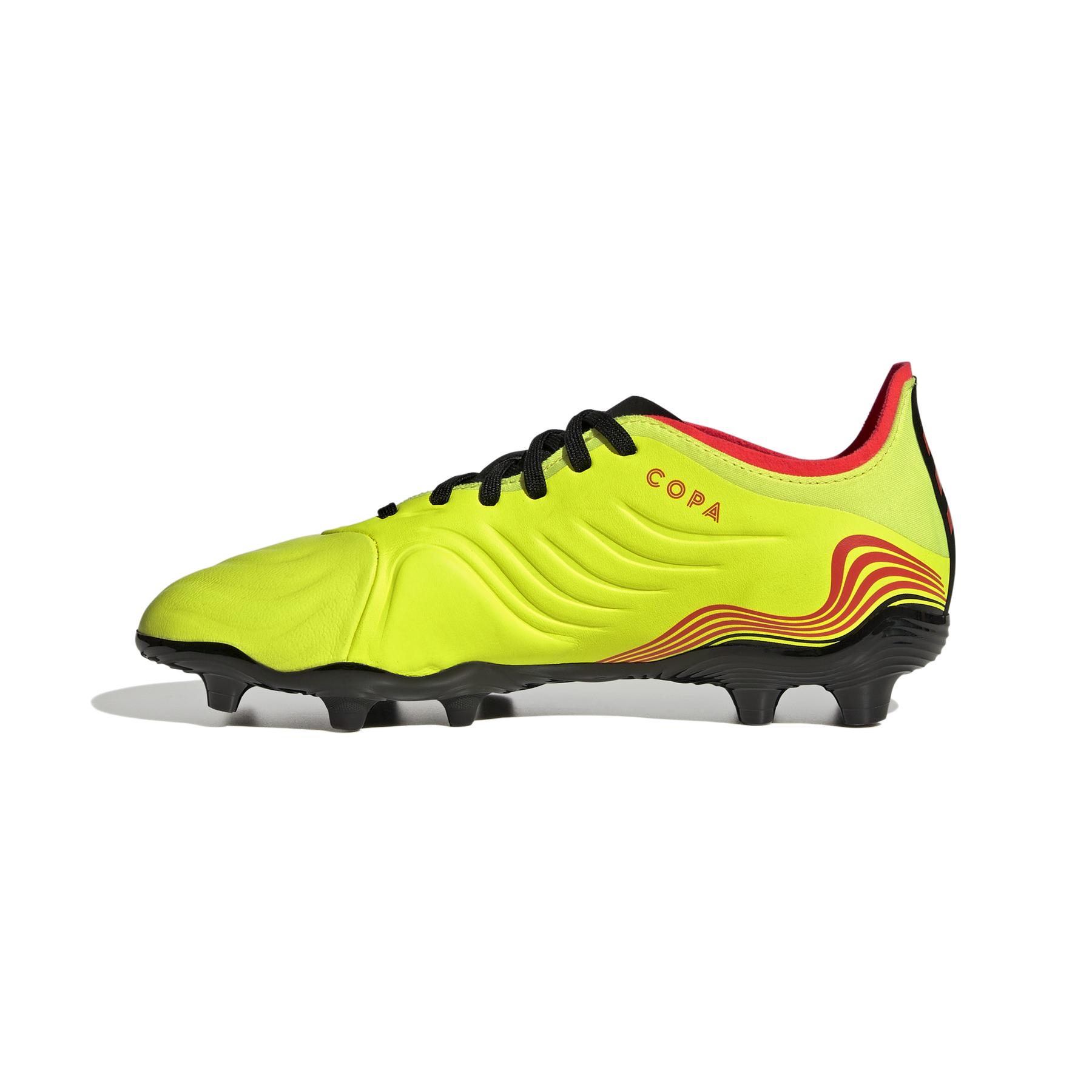 product/a/d/adidas_gz1380_4_footwear_photography_side_medial_center_view_white_000.jpg