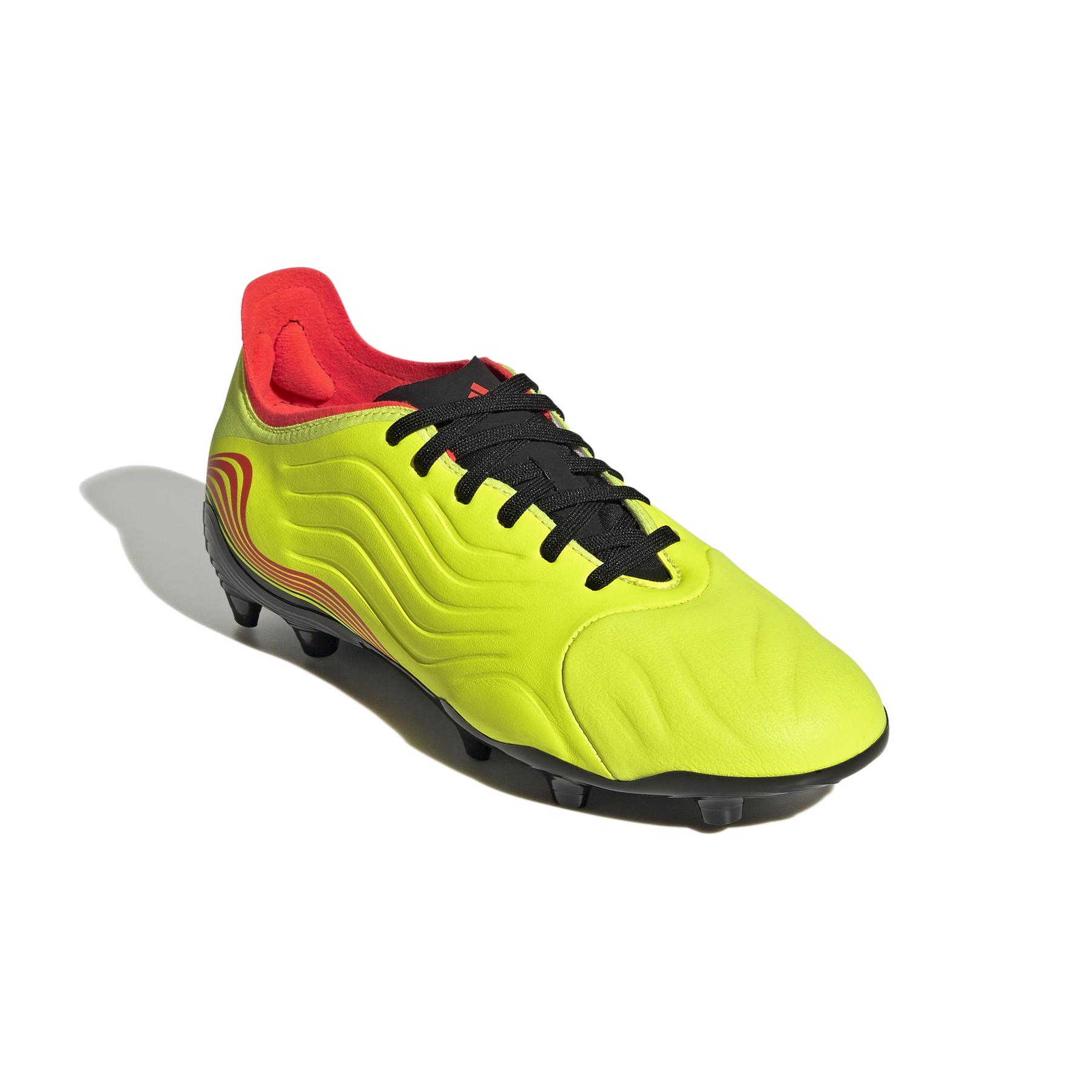product/a/d/adidas_gz1380_5_footwear_photography_front_lateral_top_view_white_000.jpg
