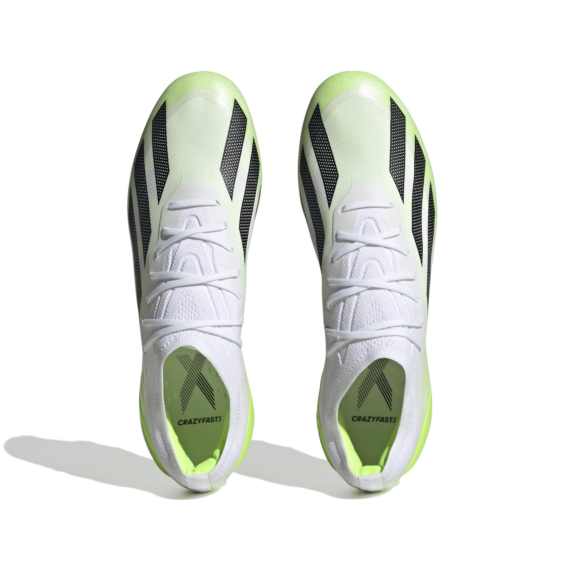 product/a/d/adidas_hq4516_2_footwear_photography_top_portrait_view_white_nw.jpg