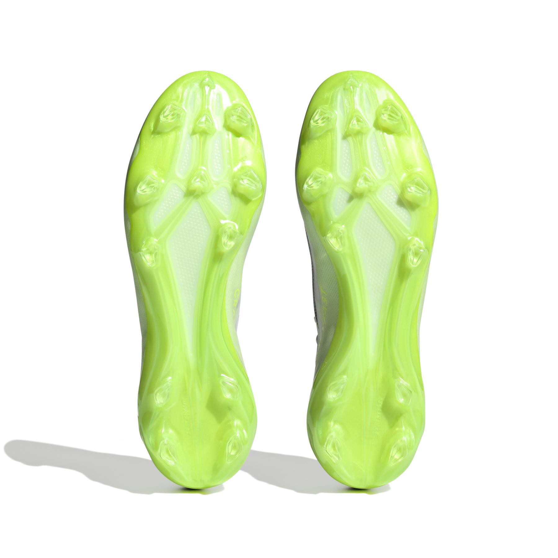 product/a/d/adidas_hq4516_3_footwear_photography_bottom_view_white_nw.jpg