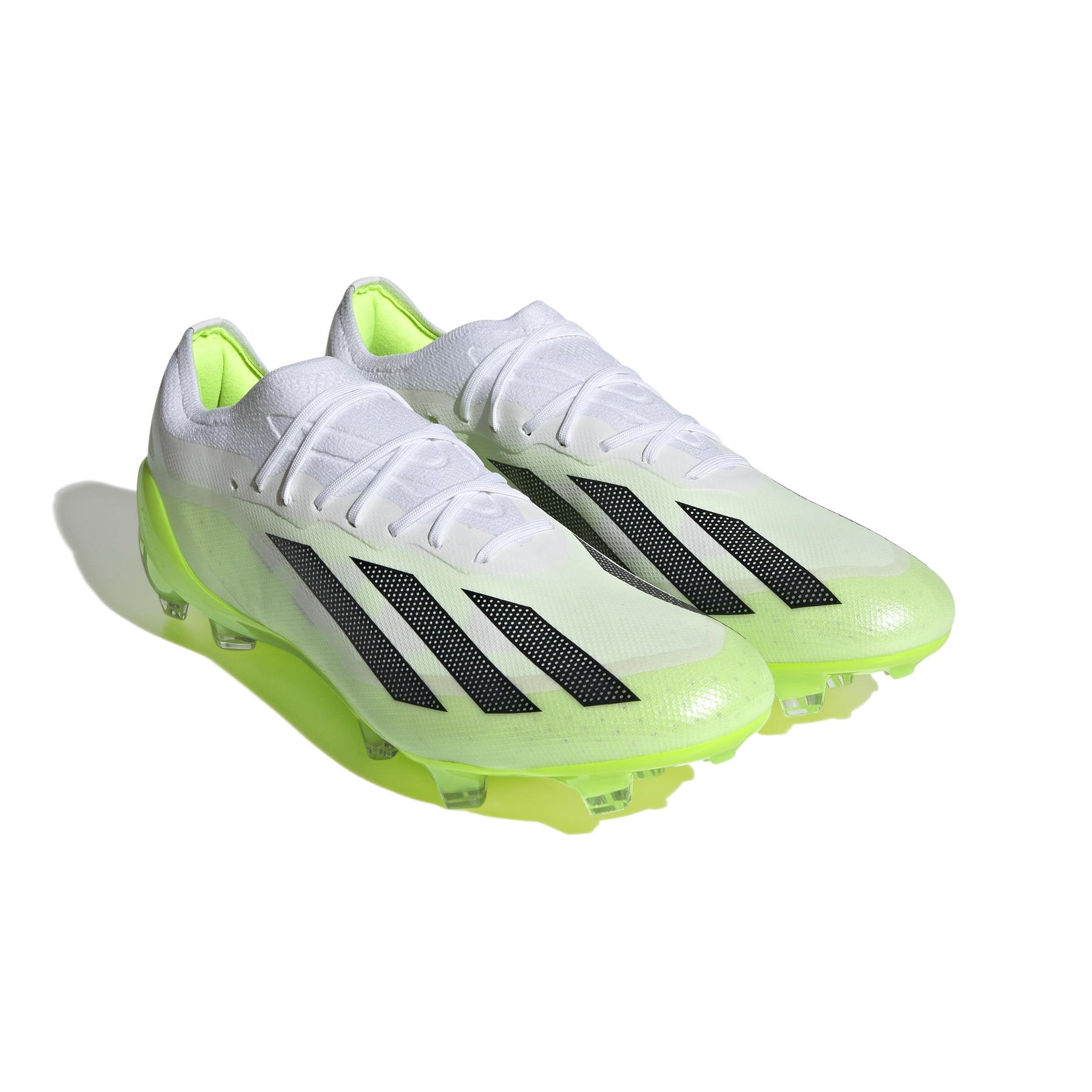 product/a/d/adidas_hq4516_5_footwear_photography_front_lateral_top_view_white_nw.jpg