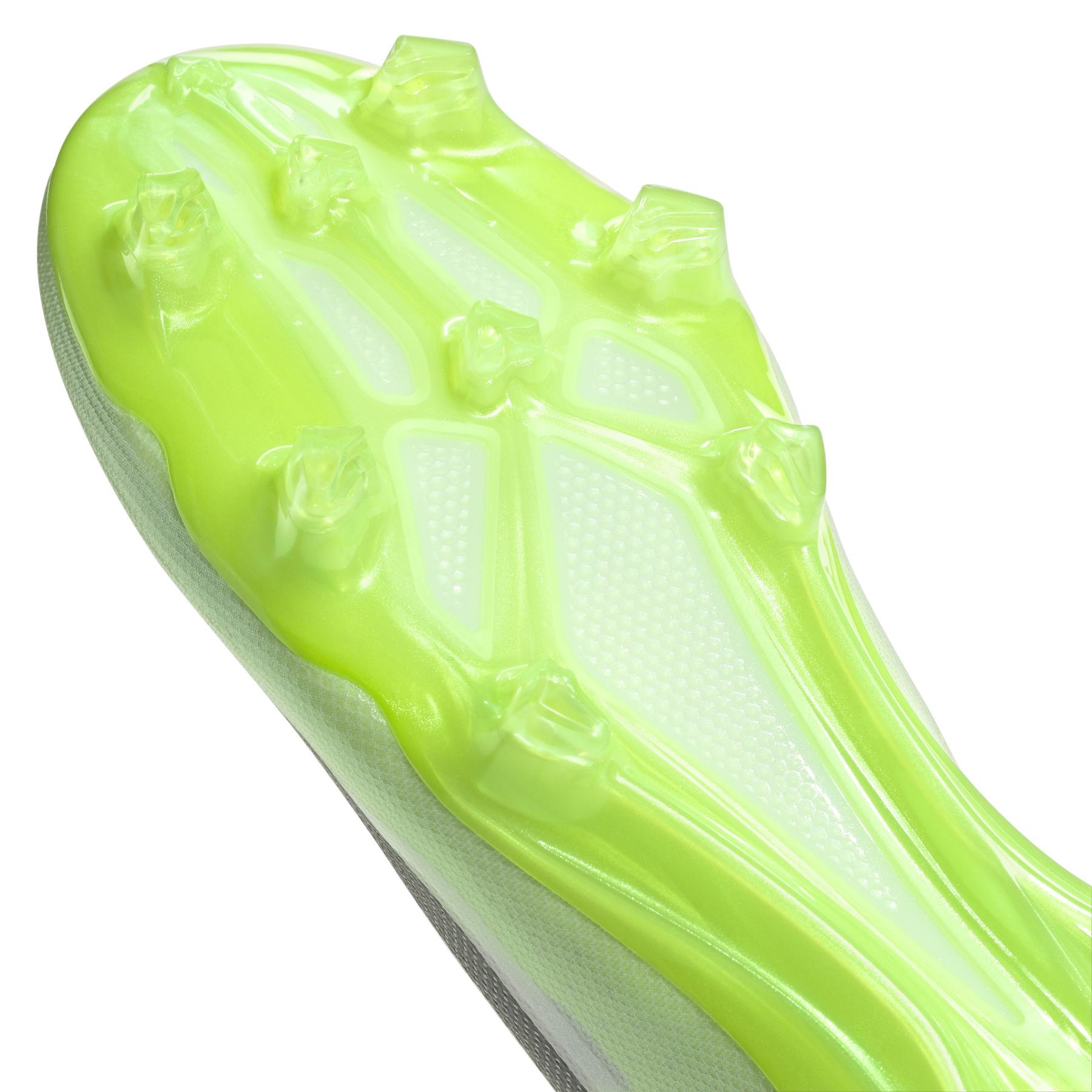 product/a/d/adidas_hq4516_7_footwear_photography_detail_view_1_white_nw.jpg