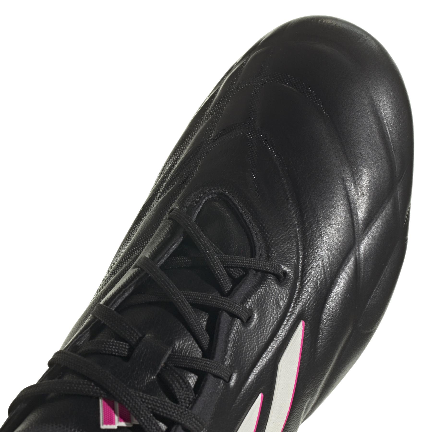 product/a/d/adidas_hq8904_8_footwear_photography_detail_view_2_white_000.jpg
