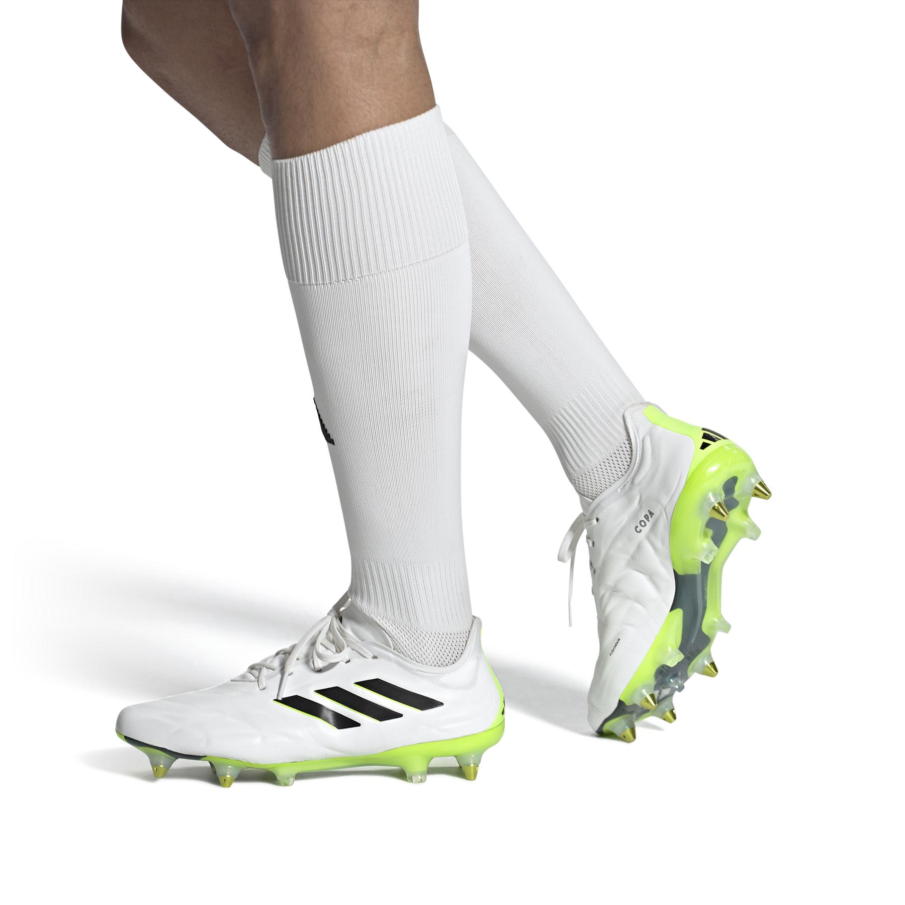 product/a/d/adidas_hq8975_10_footwear_on_model_front_view_white.jpg