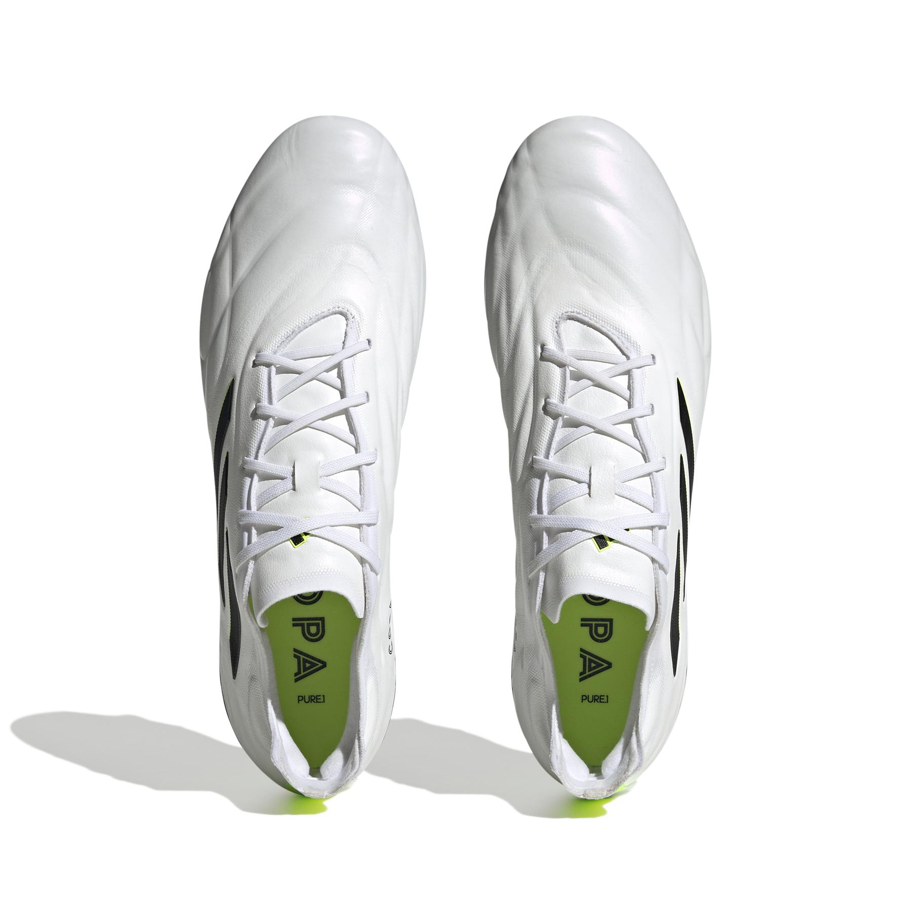 product/a/d/adidas_hq8975_2_footwear_photography_top_portrait_view_white.jpg