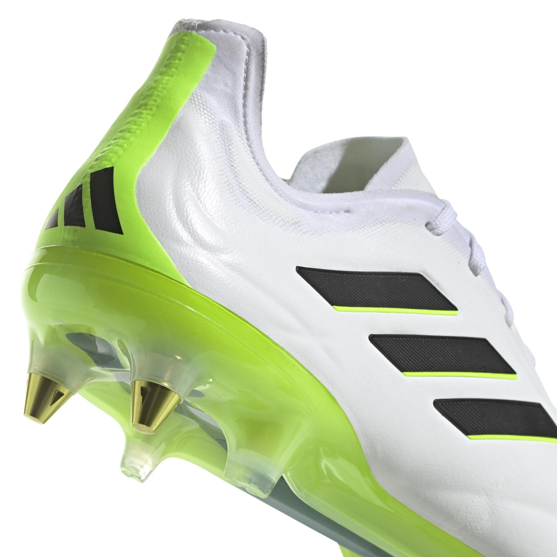 product/a/d/adidas_hq8975_9_footwear_photography_detail_view_3_white.jpg