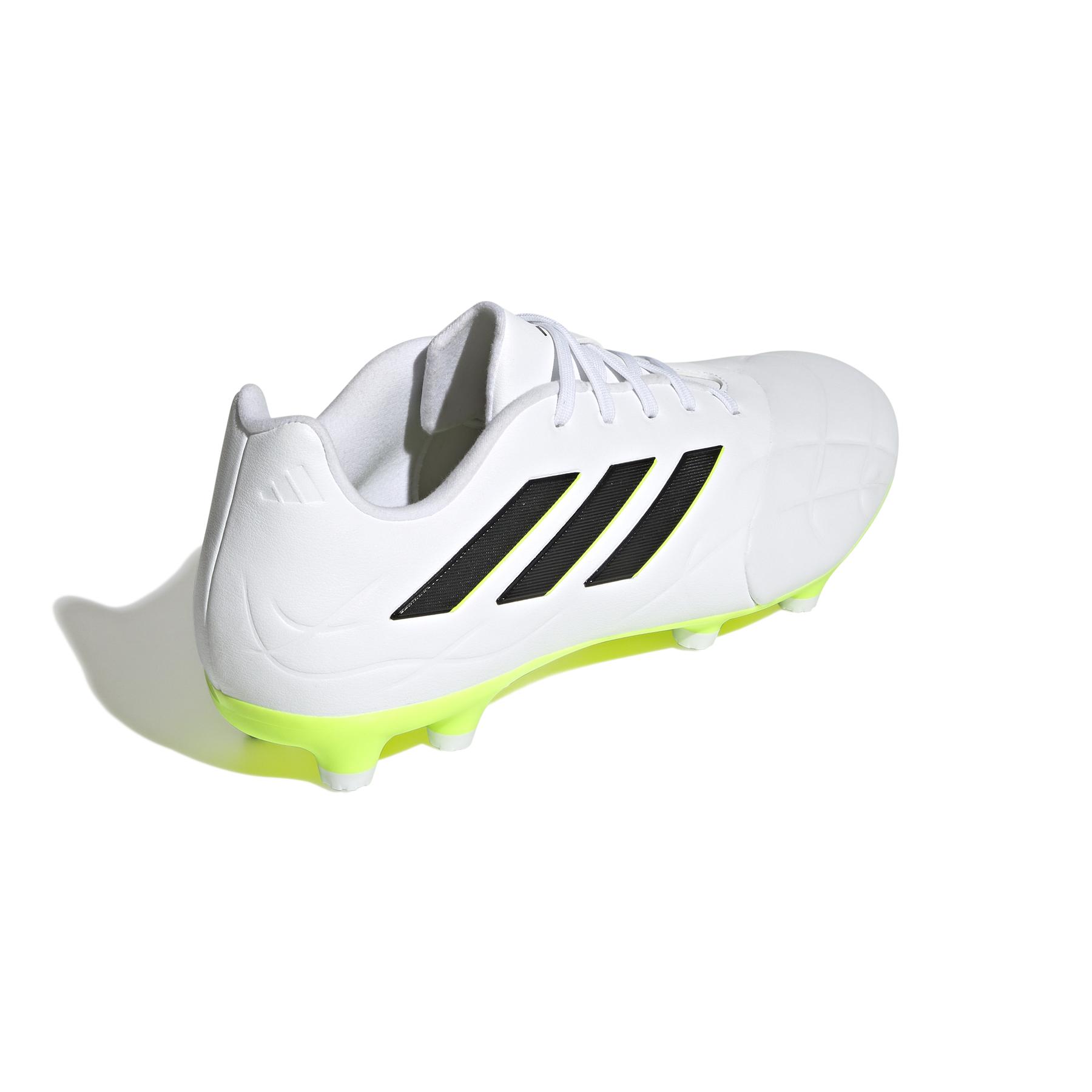product/a/d/adidas_hq8984_6_footwear_photography_back_lateral_top_view_white.jpg