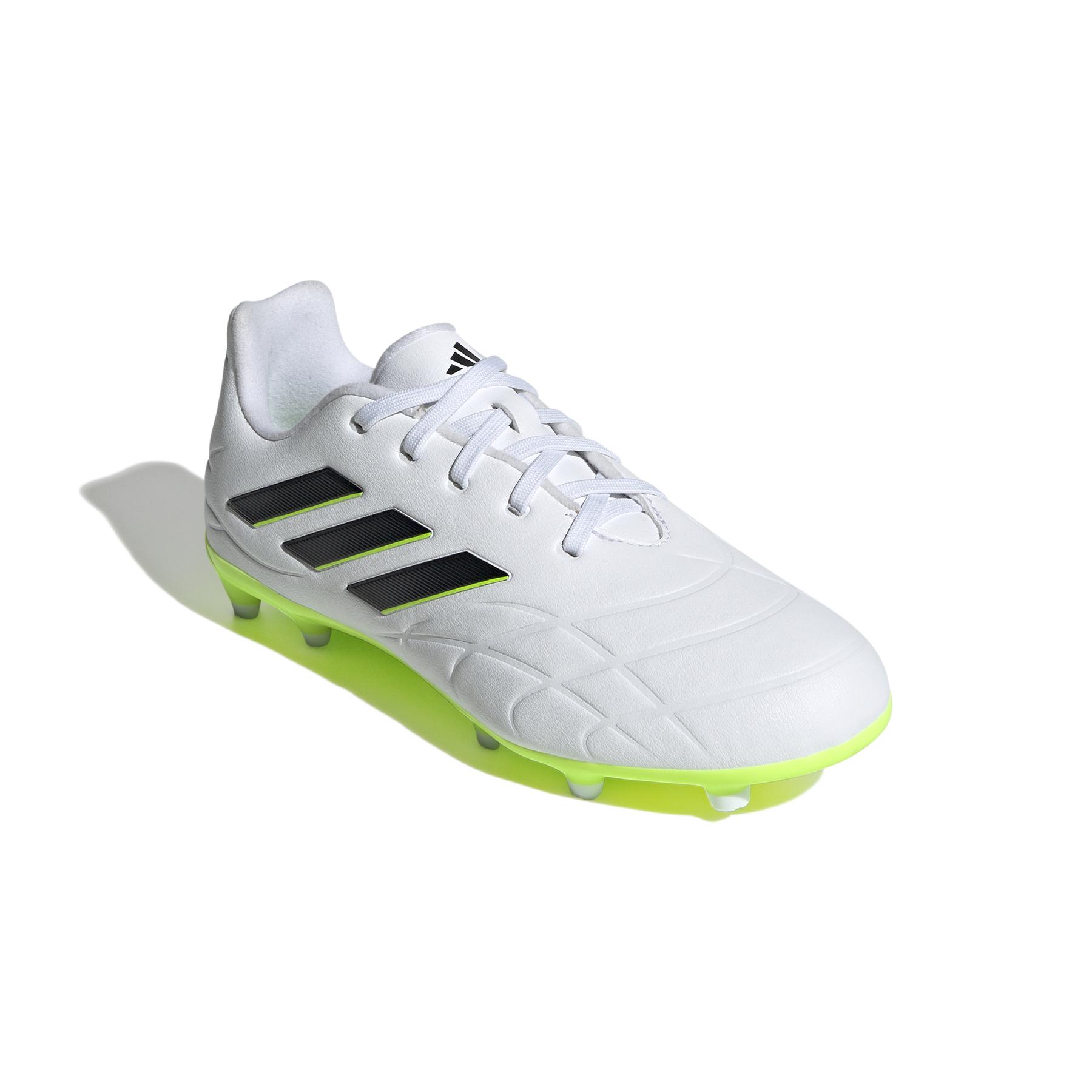 product/a/d/adidas_hq8989_5_footwear_photography_front_lateral_top_view_white.jpg