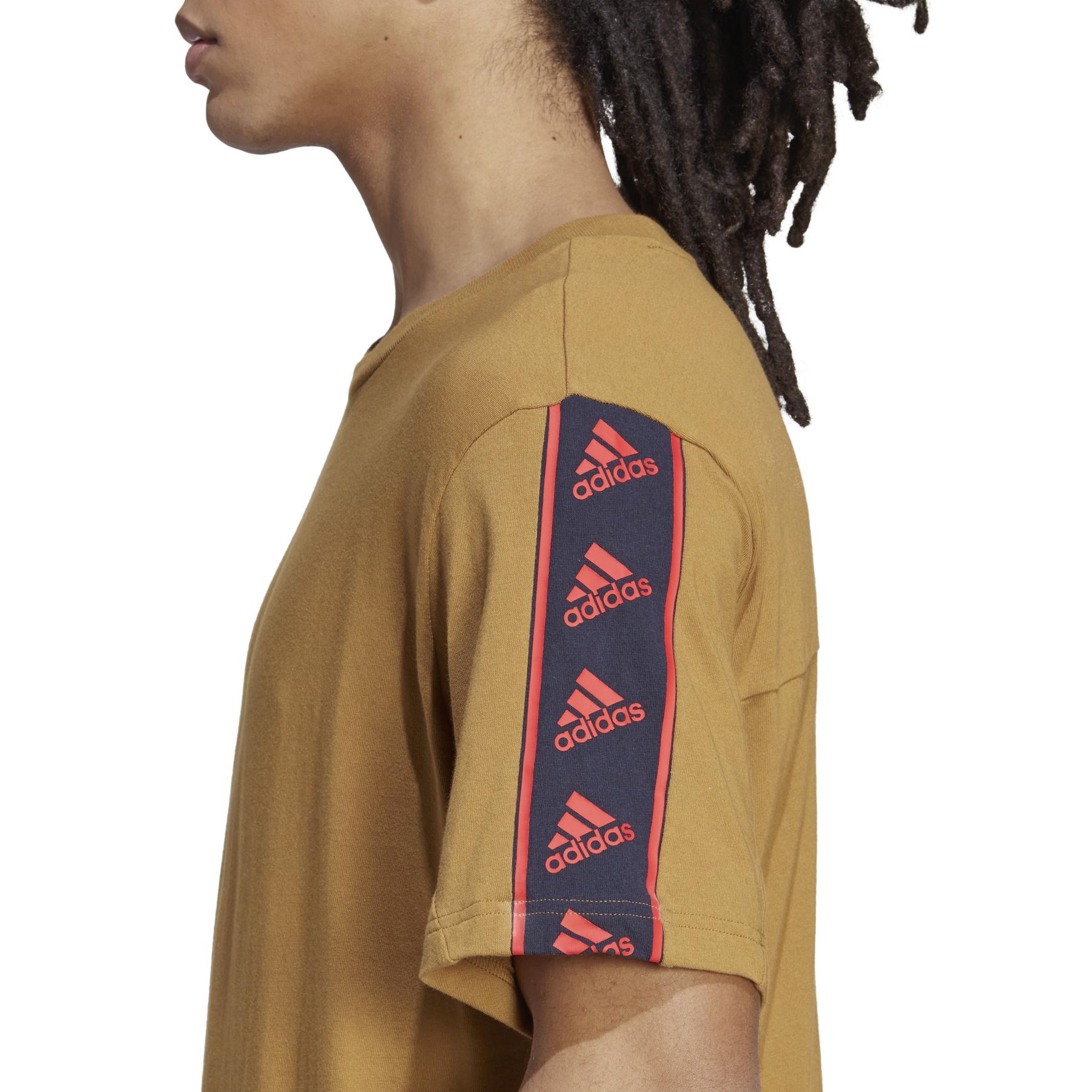 product/a/d/adidas_ic6803_8_apparel_on_model_detail_view_2_white.jpg