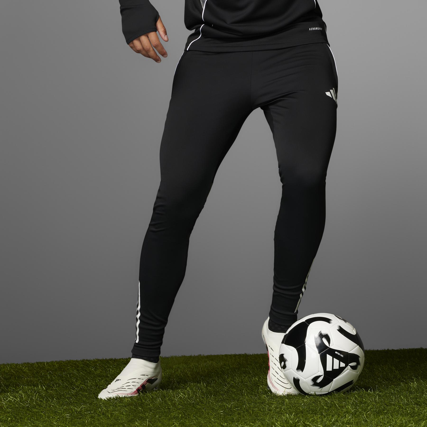 product/a/d/adidas_id3872_14_footwear_photography_descmrktng_view_1-nw111924.jpg