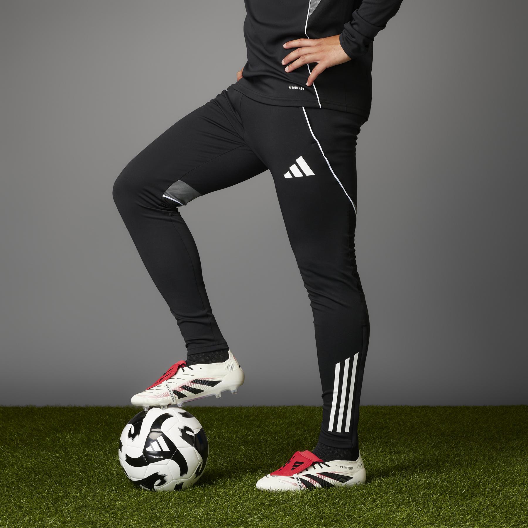 product/a/d/adidas_id8968_14_footwear_photography_descmrktng_view_1.jpg