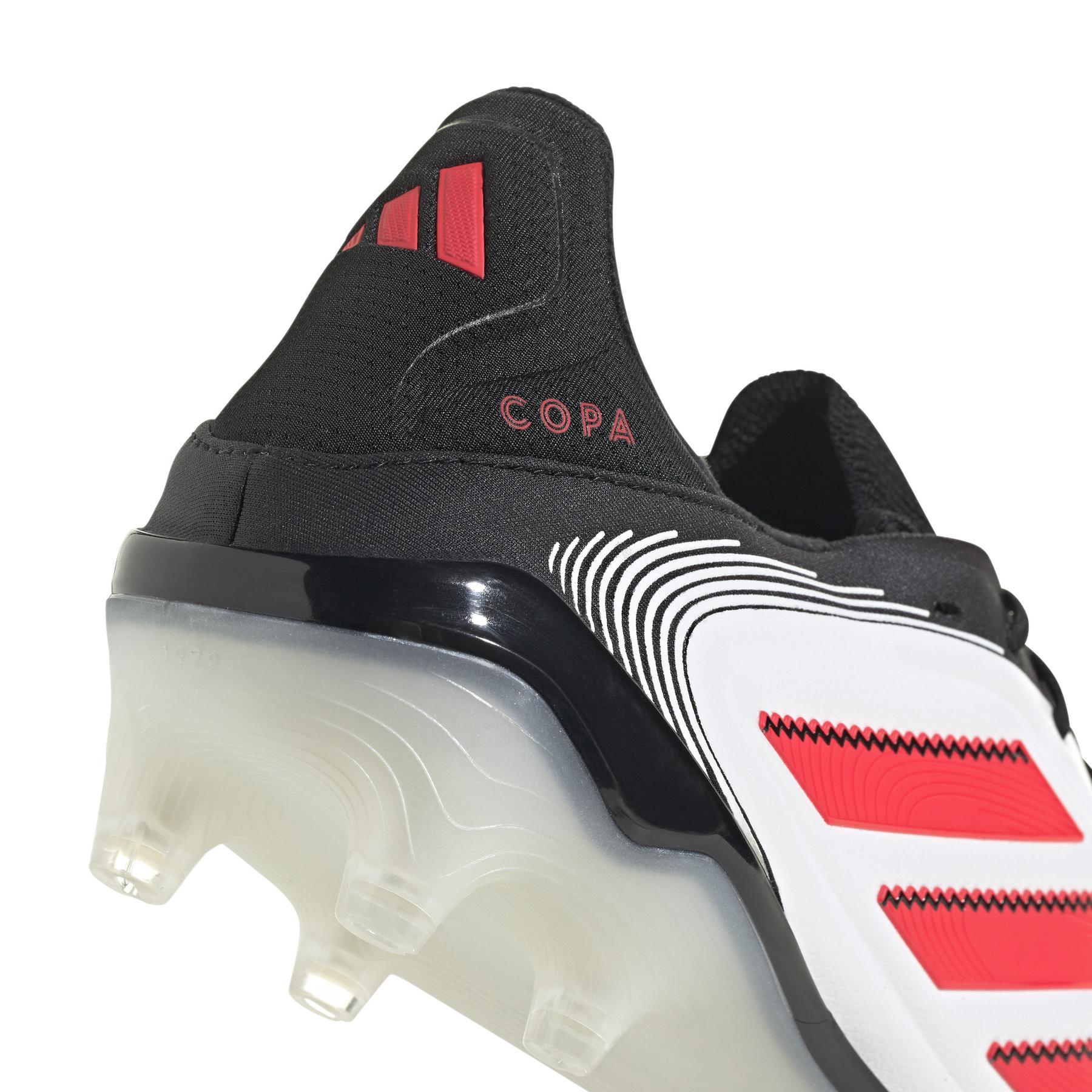 product/a/d/adidas_id9037_8_footwear_photography_detail_view_2_white.jpg