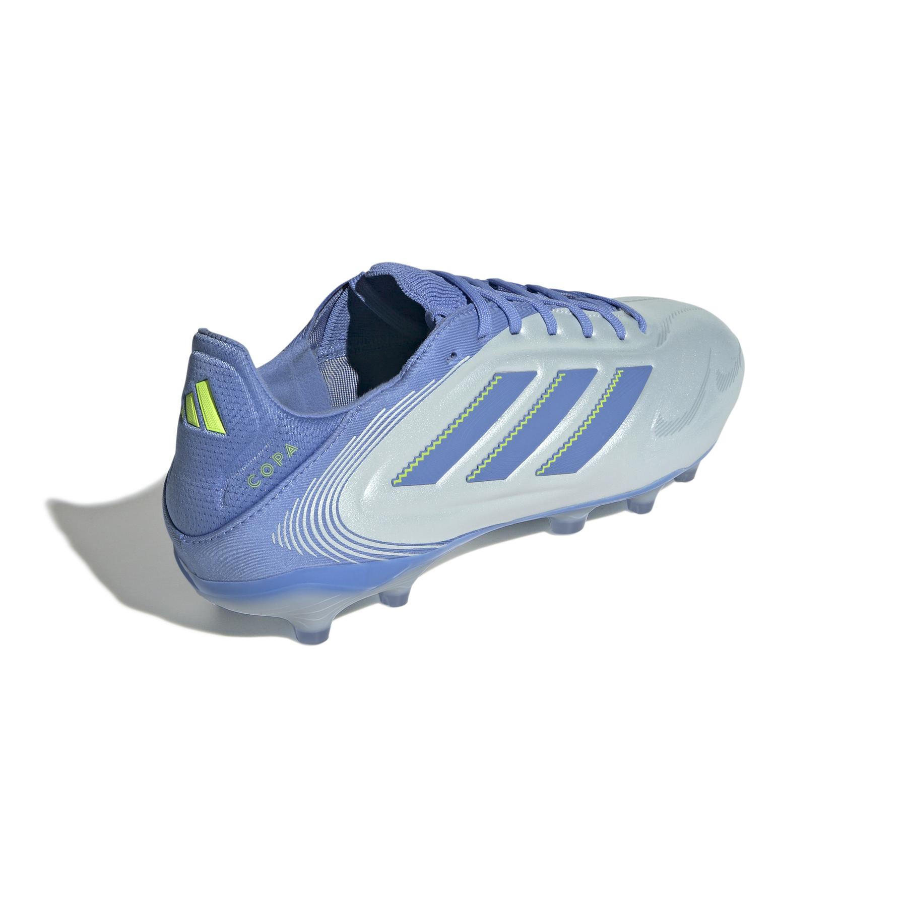 product/a/d/adidas_id9043_6_footwear_photography_back_lateral_top_view_white.jpg