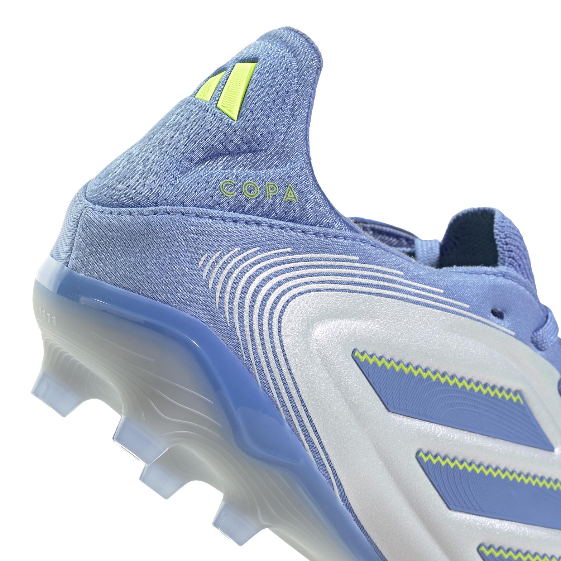 product/a/d/adidas_id9043_8_footwear_photography_detail_view_2_white.jpg
