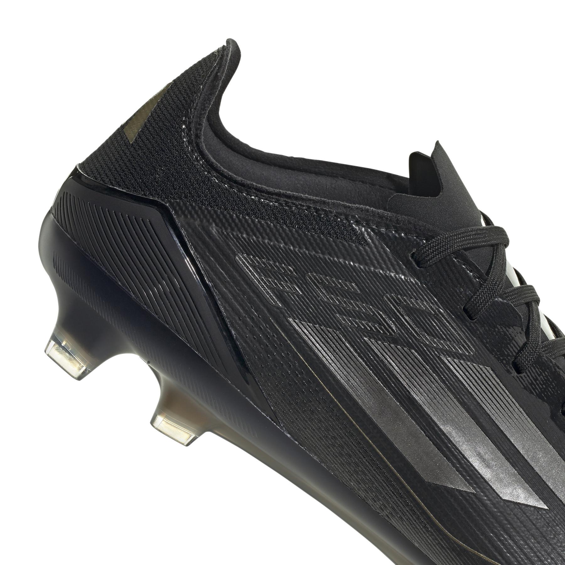 product/a/d/adidas_ie0599_7_footwear_photography_detail_view_1_white.jpg